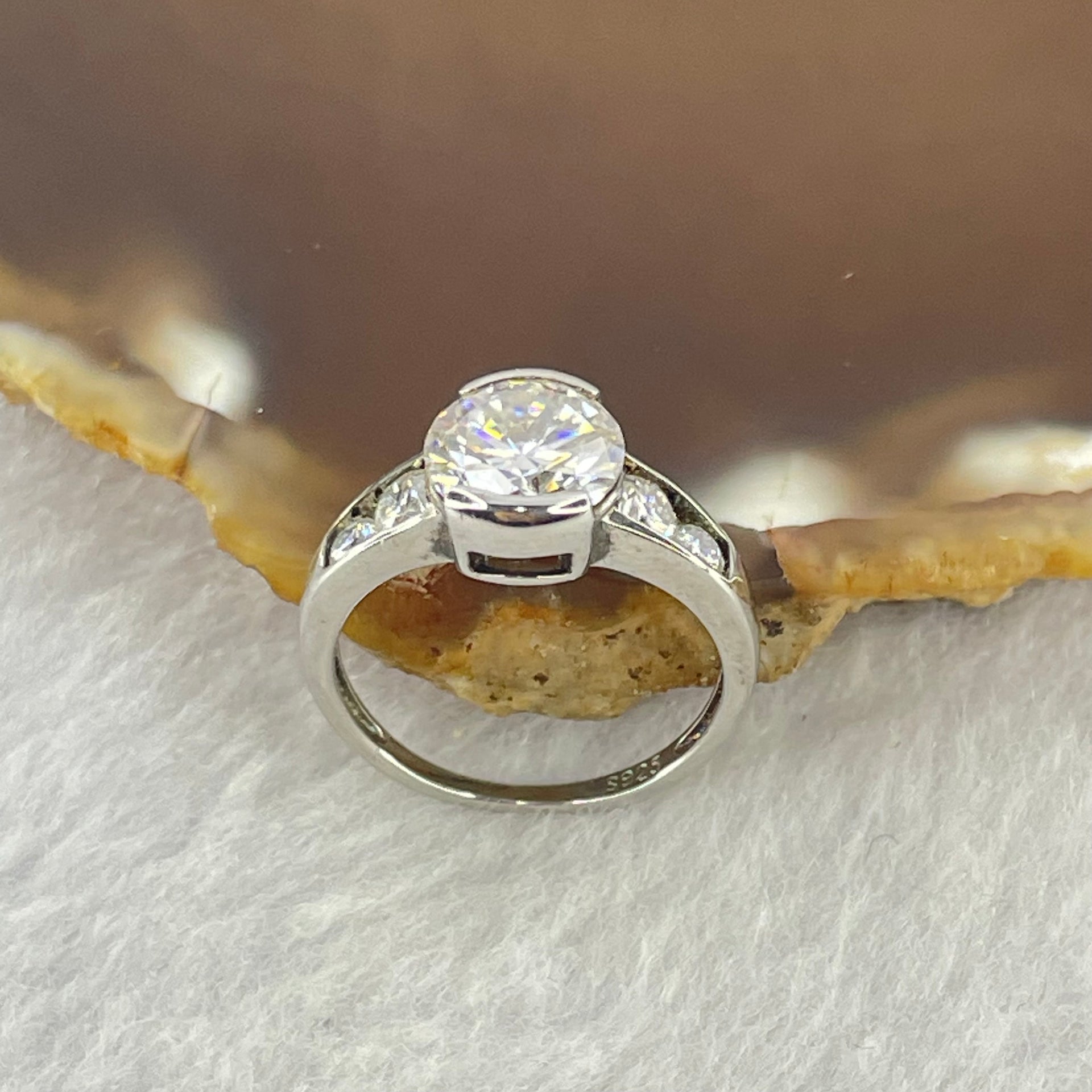 Colourless Cubic Zirconia with Crystals In S925 Sliver Ring 2.58g 7.8 by 5.6mm US5.5 HK12 - Huangs Jadeite and Jewelry Pte Ltd