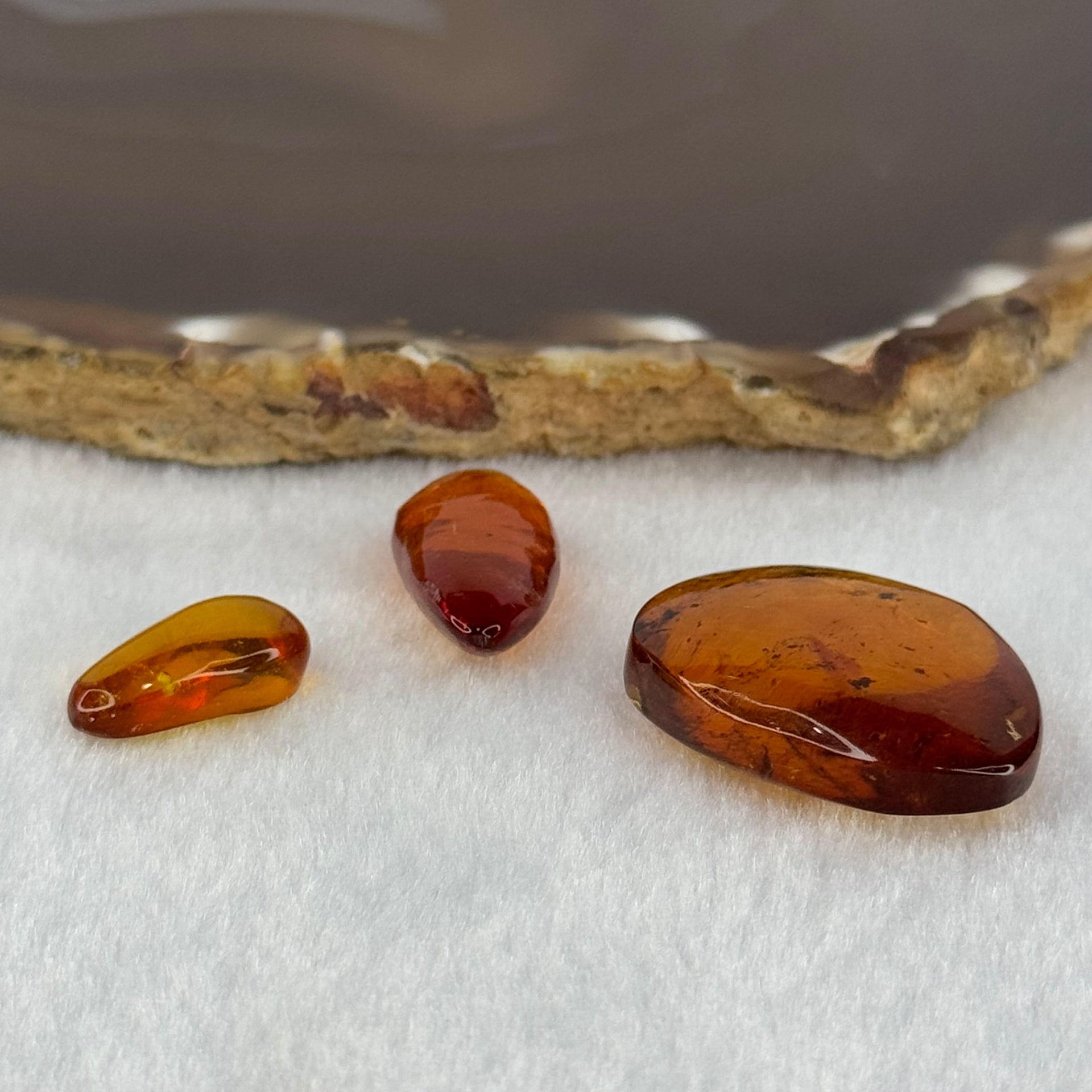 Natural Amber for Setting (Set of 3) 3.44g 30.8 by 21.3 by 8.6mm 1.08g 25.4 by 11.4 by 6.7mm 0.56g 17.2 by 9.2 by 5.9mm - Huangs Jadeite and Jewelry Pte Ltd