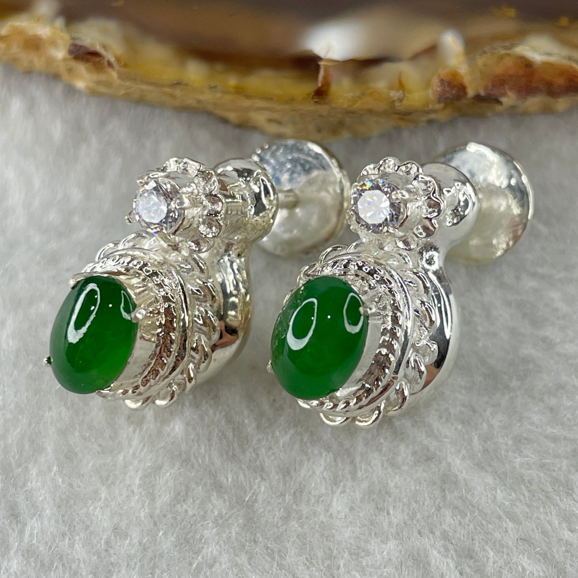 Type A Natural Full Old Mine Spicy Green Jadeite Cabochon 8.0 by 5.8 by 3.0mm Stone for Setting 17.46g (On Silver Earrings Mold) - Huangs Jadeite and Jewelry Pte Ltd