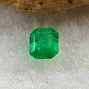 Natural Colombia Vivid Green Emerald (Beryl) Cut-Cornered Rectangular Step cut 0.43ct 5.0 by 4.1 by 2.9mm - Huangs Jadeite and Jewelry Pte Ltd