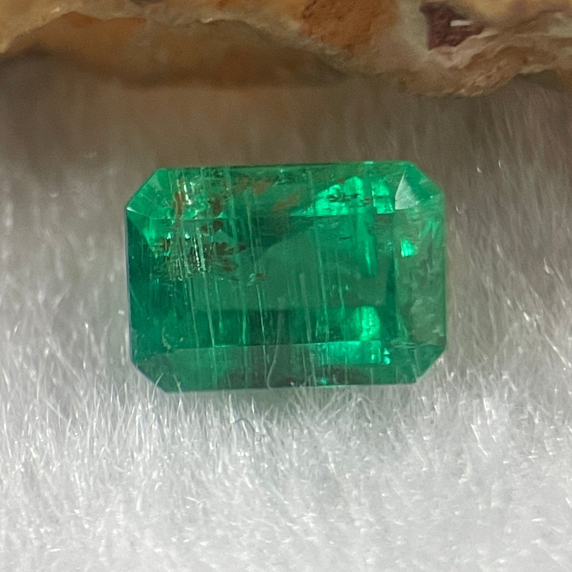 Natural Colombia Green Emerald (Beryl) Cut-Cornered Rectangular step cut 0.81ct 6.6 by 4.6 by 3.5mm - Huangs Jadeite and Jewelry Pte Ltd