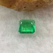 Natural Colombia Green Emerald (Beryl) Cut-Cornered Rectangular step cut 0.63ct 5.3 by 4.7 by 3.7mm - Huangs Jadeite and Jewelry Pte Ltd