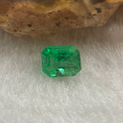 Natural Colombia Green Emerald (Beryl) Cut-Cornered Rectangular step cut 0.68ct 5.6 by 4.8 by 3.6mm - Huangs Jadeite and Jewelry Pte Ltd