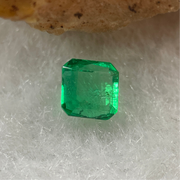Natural Colombia Vivid Green Emerald (Beryl) Cut-Cornered Square Step cut 0.46ct 4.4 by 4.3 by 2.9mm - Huangs Jadeite and Jewelry Pte Ltd