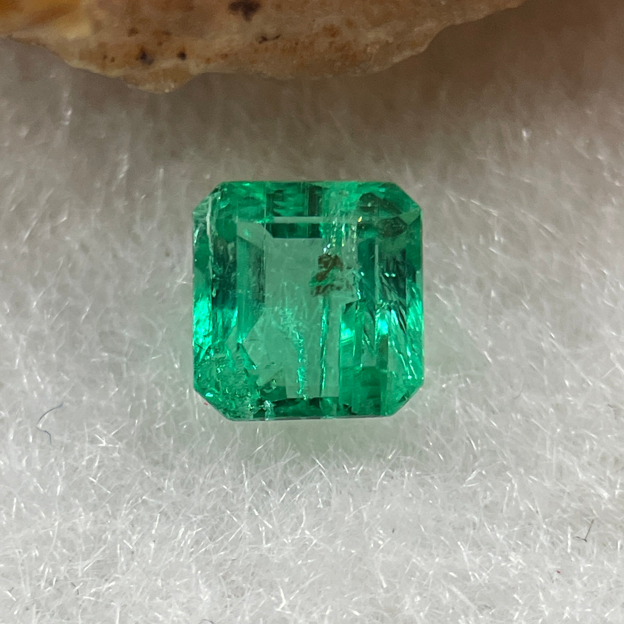 Natural Colombia Vivid Green Emerald (Beryl) Cut-Cornered Square Step cut 0.43ct 4.7 by 4.6 by 2.6mm - Huangs Jadeite and Jewelry Pte Ltd