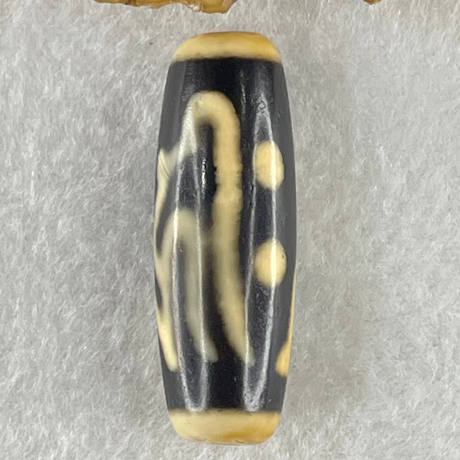Natural Powerful Tibetan Old Oily Agate Ancient Thousand Hand Guan Yin Dzi Bead Heavenly Master (Tian Zhu) 千手观音天珠 10.07g 37.4 by 13.0mm - Huangs Jadeite and Jewelry Pte Ltd