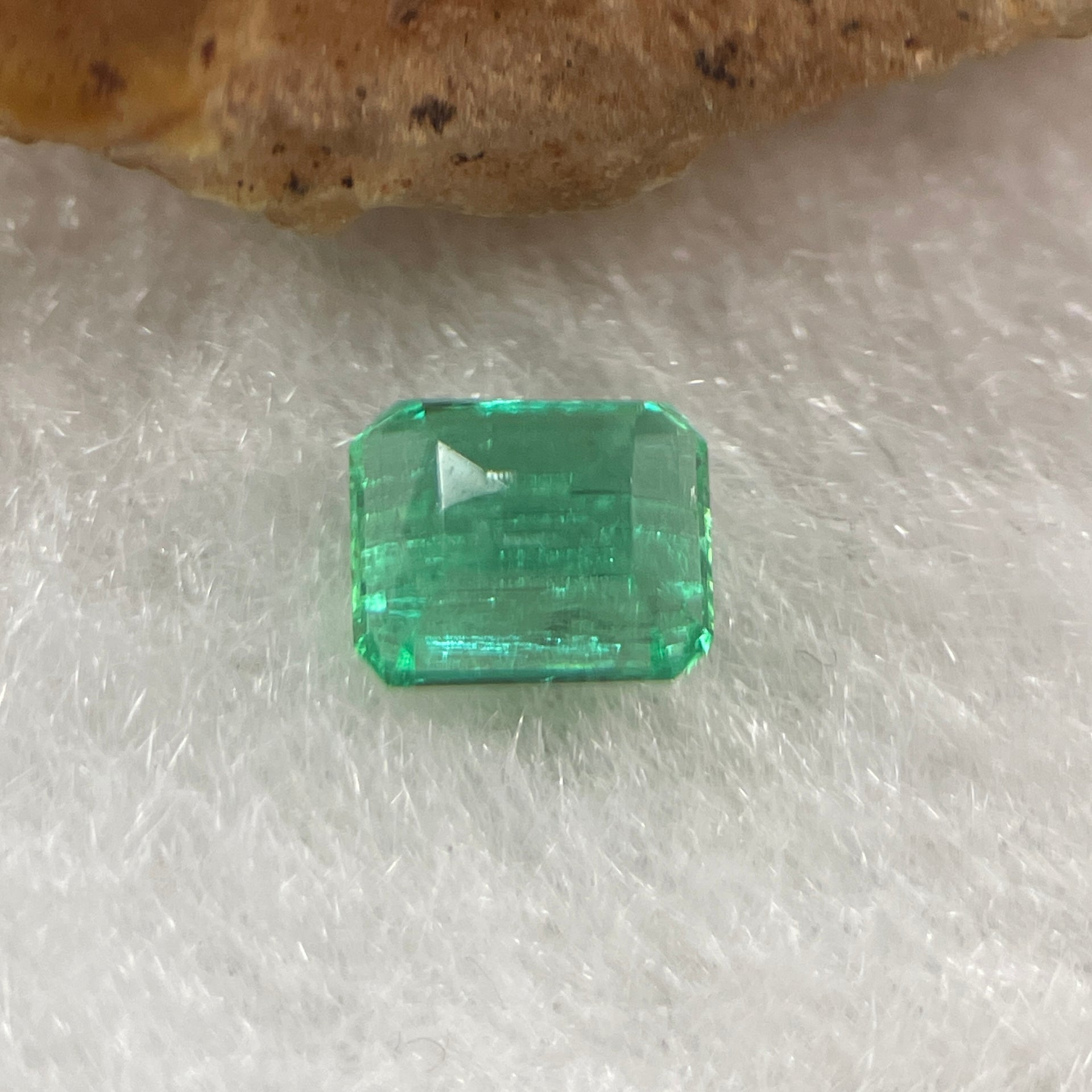 Natural Colombia Green Emerald (Beryl) Cut-Cornered Rectangular step cut 0.53ct 5.2 by 4.4 by 3.0mm - Huangs Jadeite and Jewelry Pte Ltd