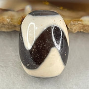 Natural Powerful Tibetan Old Oily Agate Tiger Tooth Daluo Dzi Bead Heavenly Master (Tian Zhu) 虎呀天诛 4.52g 17.4 by 13.2mm - Huangs Jadeite and Jewelry Pte Ltd