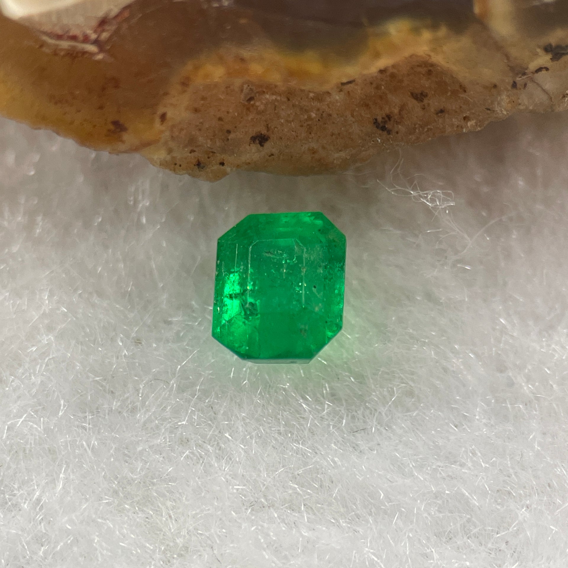 Natural Colombia Green Emerald (Beryl) Cut-Cornered Rectangular step cut 0.58ct 5.2 by 4 - Huangs Jadeite and Jewelry Pte Ltd