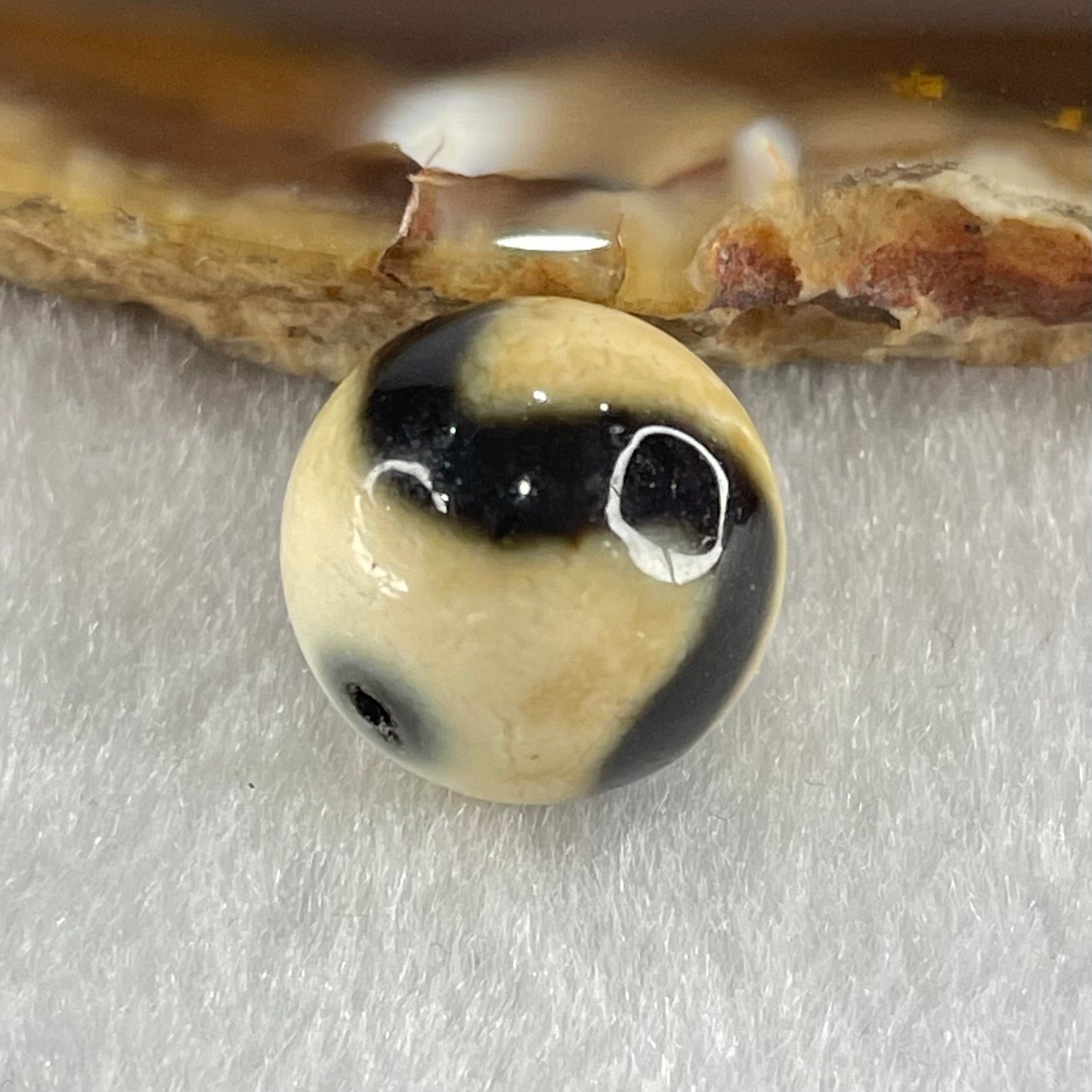 Natural Powerful Tibetan Old Oily Yellowish White with Black Agate Tiger Tooth Daluo Dzi Bead Heavenly Master (Tian Zhu) 虎呀天诛 3.56g 13.7mm - Huangs Jadeite and Jewelry Pte Ltd