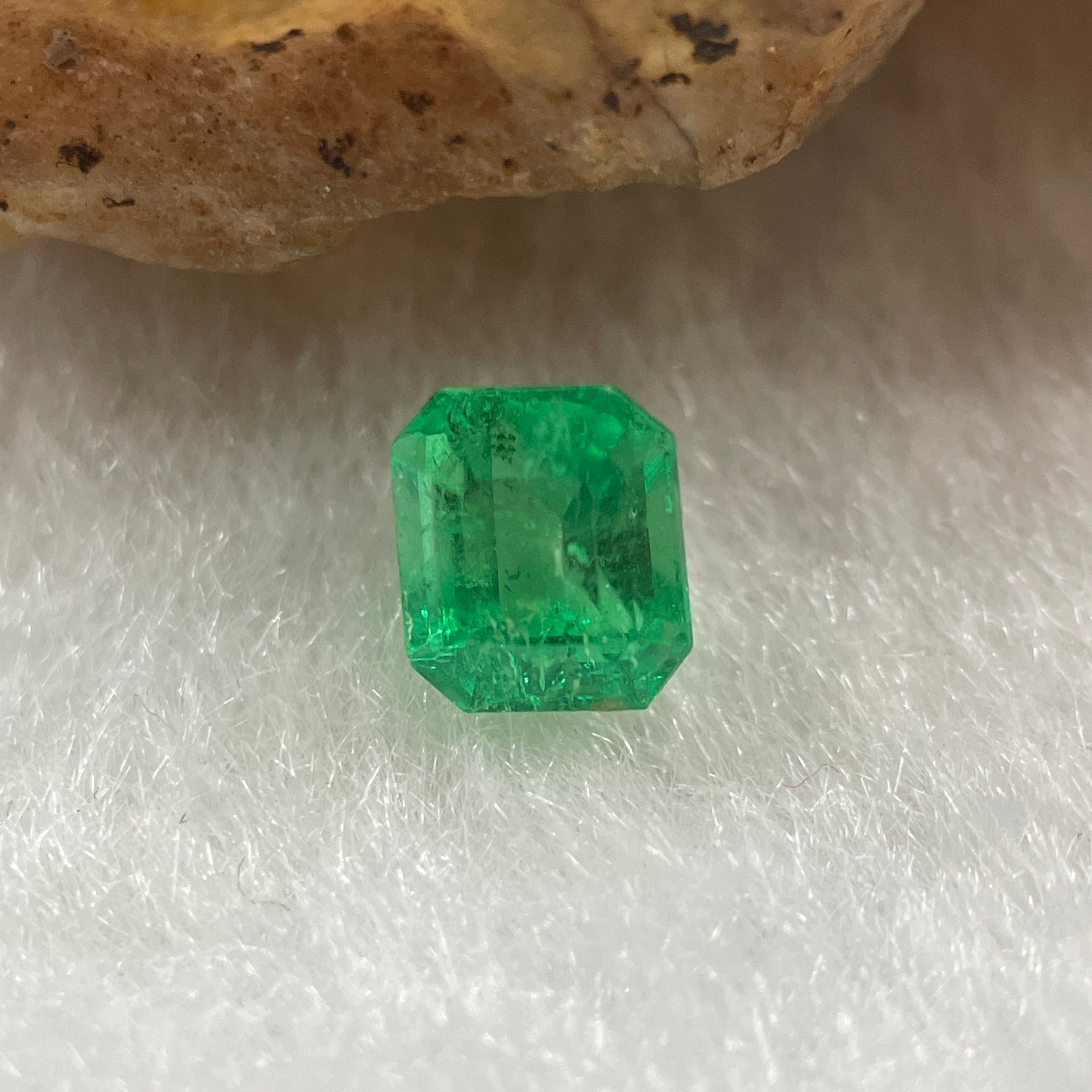 Natural Colombia Green Emerald (Beryl) Cut-Cornered Rectangular step cut 0.66ct 5.5 by 5.2 by 3.0mm - Huangs Jadeite and Jewelry Pte Ltd