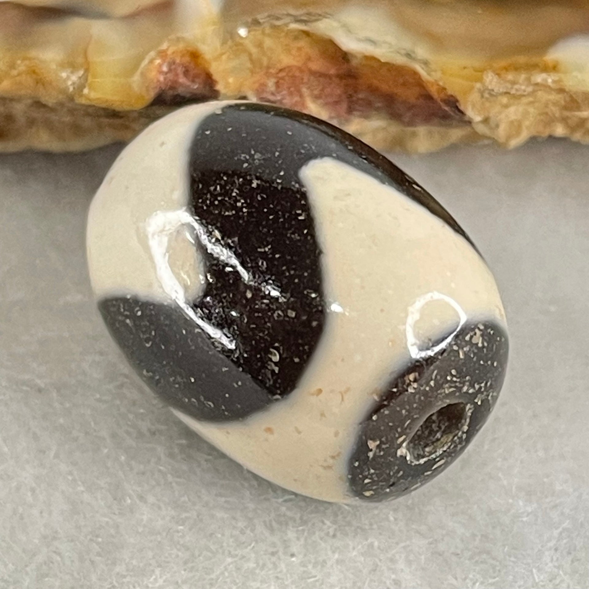 Natural Powerful Tibetan Old Oily Agate Tiger Tooth Daluo Dzi Bead Heavenly Master (Tian Zhu) 虎呀天诛 4.52g 17.4 by 13.2mm - Huangs Jadeite and Jewelry Pte Ltd
