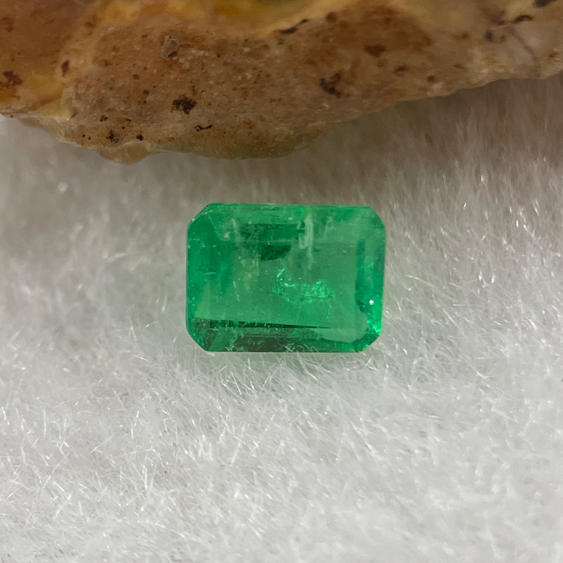 Natural Colombia Green Emerald (Beryl) Cut-Cornered Rectangular step cut 0.50ct 5.5 by 4.2 by 3.1mm - Huangs Jadeite and Jewelry Pte Ltd