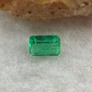 Natural Colombia Vivid Green Emerald (Beryl) Cut-Cornered Rectangular Step cut 0.44ct 5.4 by 3.9 by 2.6mm - Huangs Jadeite and Jewelry Pte Ltd