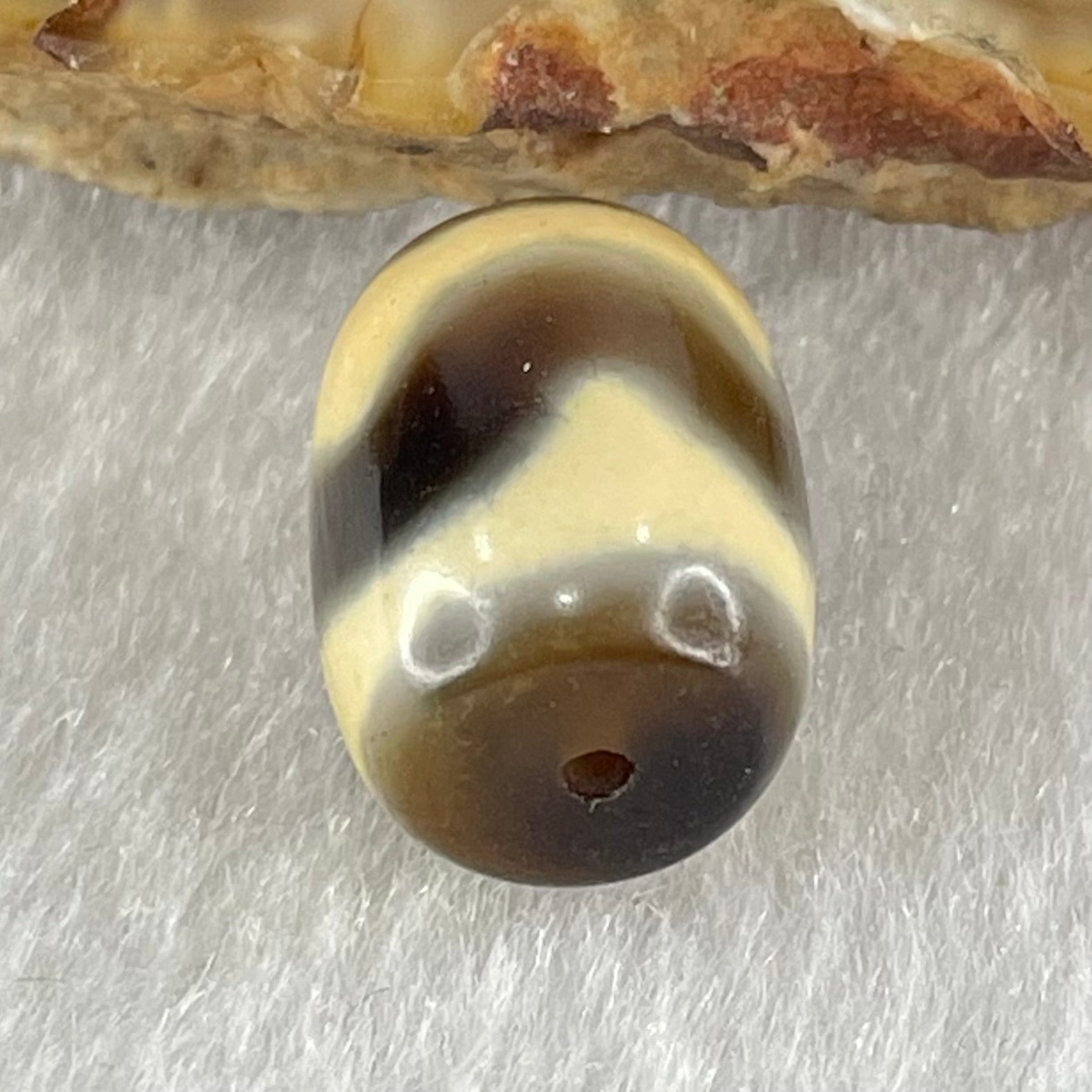 Natural Powerful Tibetan Old Oily Agate Tiger Tooth Daluo Dzi Bead Heavenly Master (Tian Zhu) 虎呀天诛 2.40g 13.5 by 10.3mm - Huangs Jadeite and Jewelry Pte Ltd