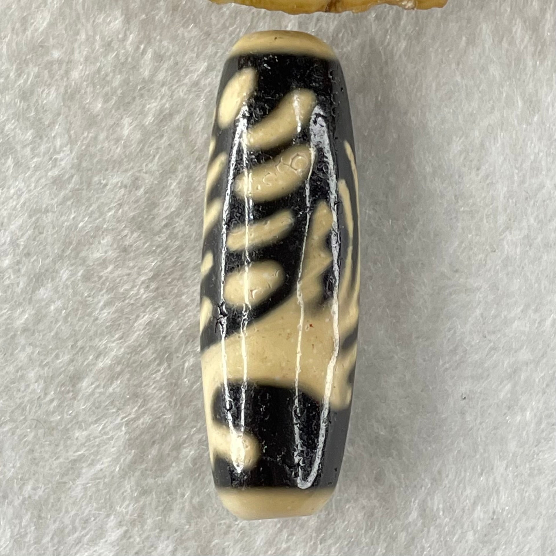 Natural Powerful Tibetan Old Oily Agate Vermilion Bird Fire Element Dzi Bead Heavenly Master (Tian Zhu) 朱雀天珠 8.74g 37.5 by 12.3mm - Huangs Jadeite and Jewelry Pte Ltd