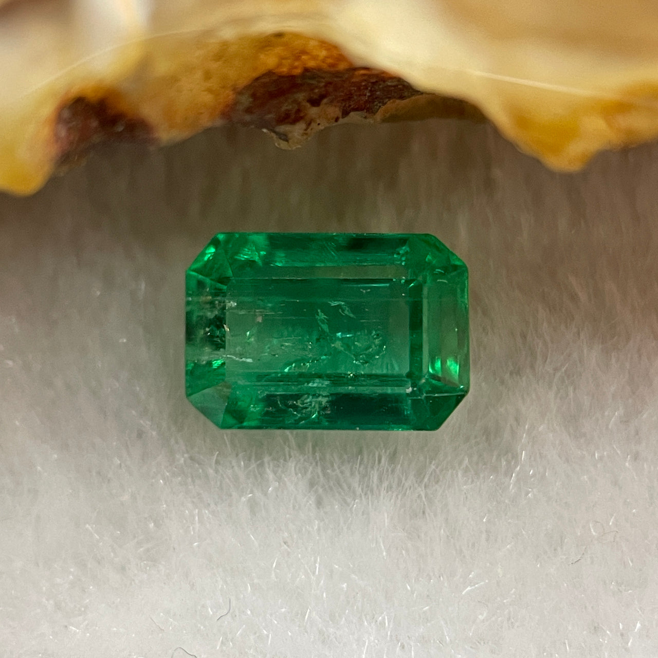 Natural Colombia Green Emerald (Beryl) Cut-Cornered Rectangular step cut 1.18ct 7.7 by 5.2 by 3.5mm - Huangs Jadeite and Jewelry Pte Ltd
