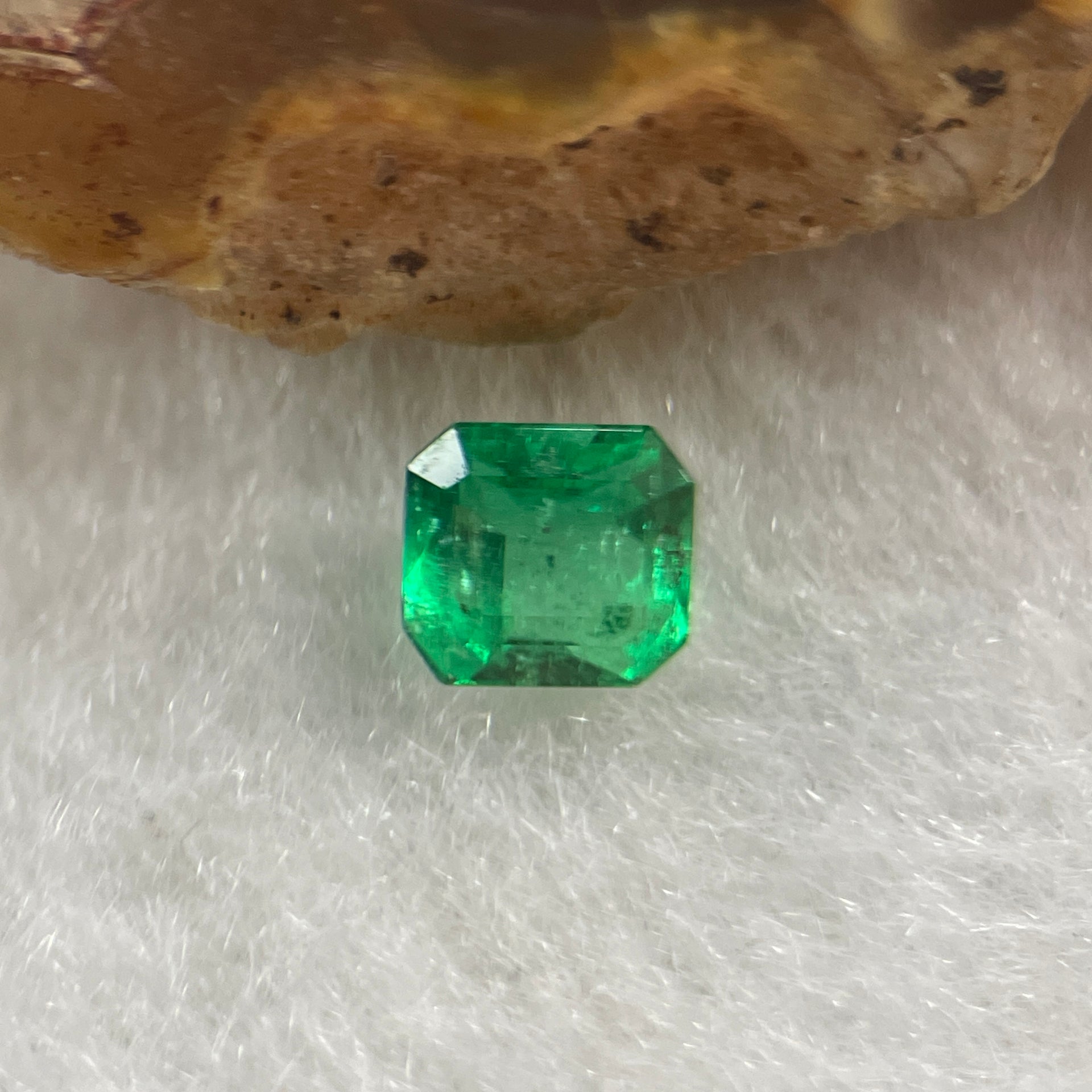 Natural Colombia Green Emerald (Beryl) Cut-Cornered Rectangular step cut 0.51ct 4.8 by 4.5 by 3.3mm - Huangs Jadeite and Jewelry Pte Ltd
