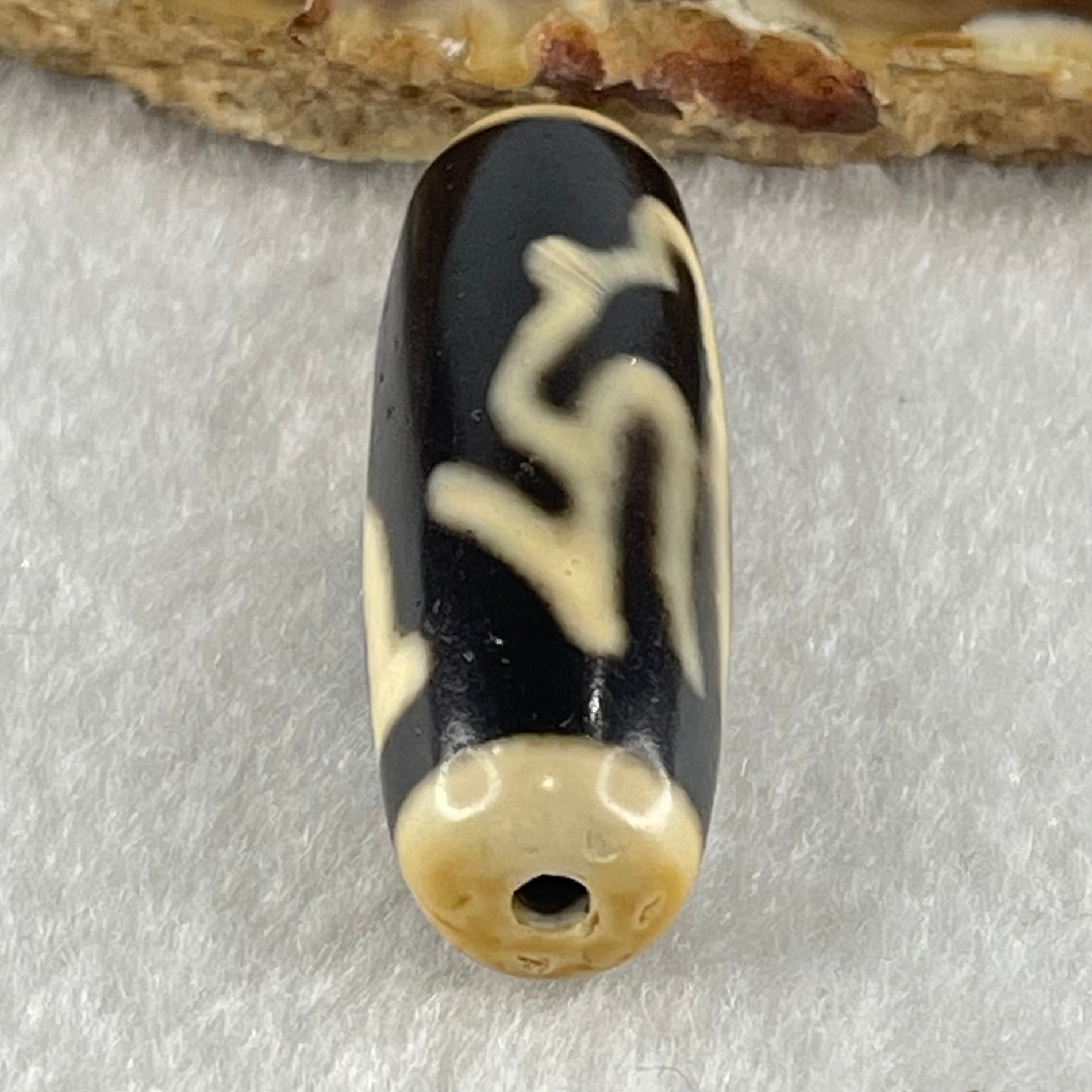 Natural Powerful Tibetan Old Oily Agate Ancient Thousand Hand Guan Yin Dzi Bead Heavenly Master (Tian Zhu) 千手观音天珠 10.07g 37.4 by 13.0mm - Huangs Jadeite and Jewelry Pte Ltd