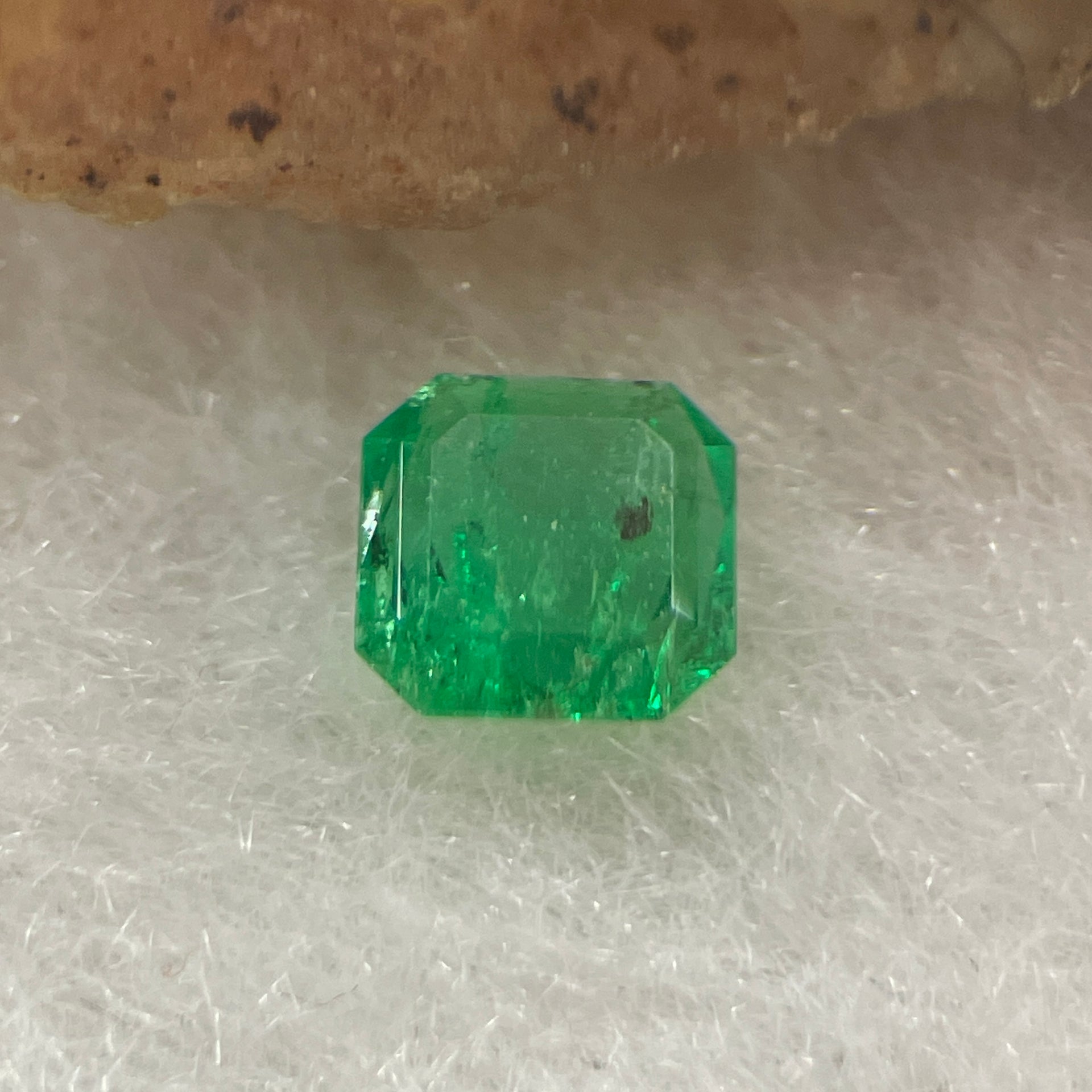 Natural Colombia Vivid Green Emerald (Beryl) Cut-Cornered Square Step cut 0.41ct 4.8 by 4.8 by 2.4mm - Huangs Jadeite and Jewelry Pte Ltd