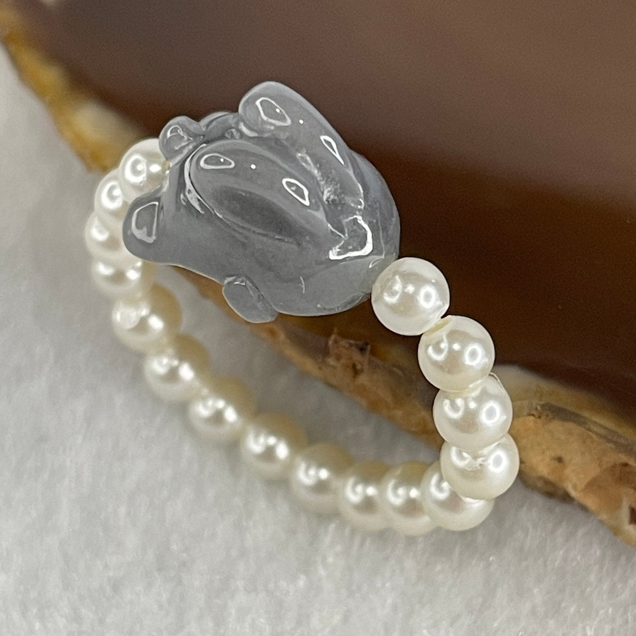 Natural Type A Wuji Grey Jadeite Rabbit with Faux Pearl Beads Elastic Ring 2.66g 12.0 by 9.5 by 9.2mm
