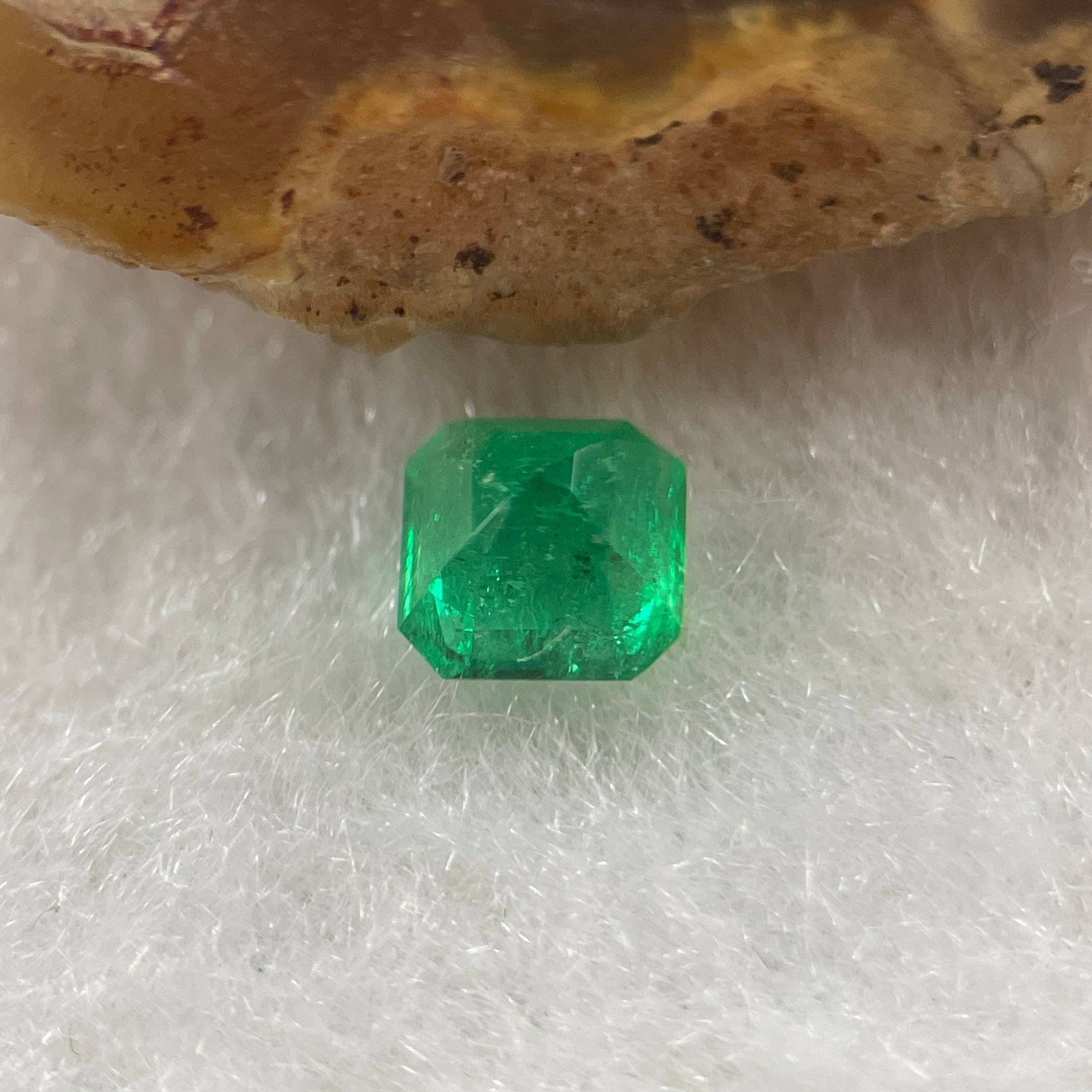 Natural Colombia Green Emerald (Beryl) Cut-Cornered Rectangular step cut 0.55ct 4.8 by 4.8 by 3.4mm - Huangs Jadeite and Jewelry Pte Ltd