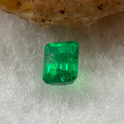 Natural Colombia Vivid Green Emerald (Beryl) Cut-Cornered Rectangular Step cut 0.47ct 4.8 by 3.9 by 3.2mm - Huangs Jadeite and Jewelry Pte Ltd