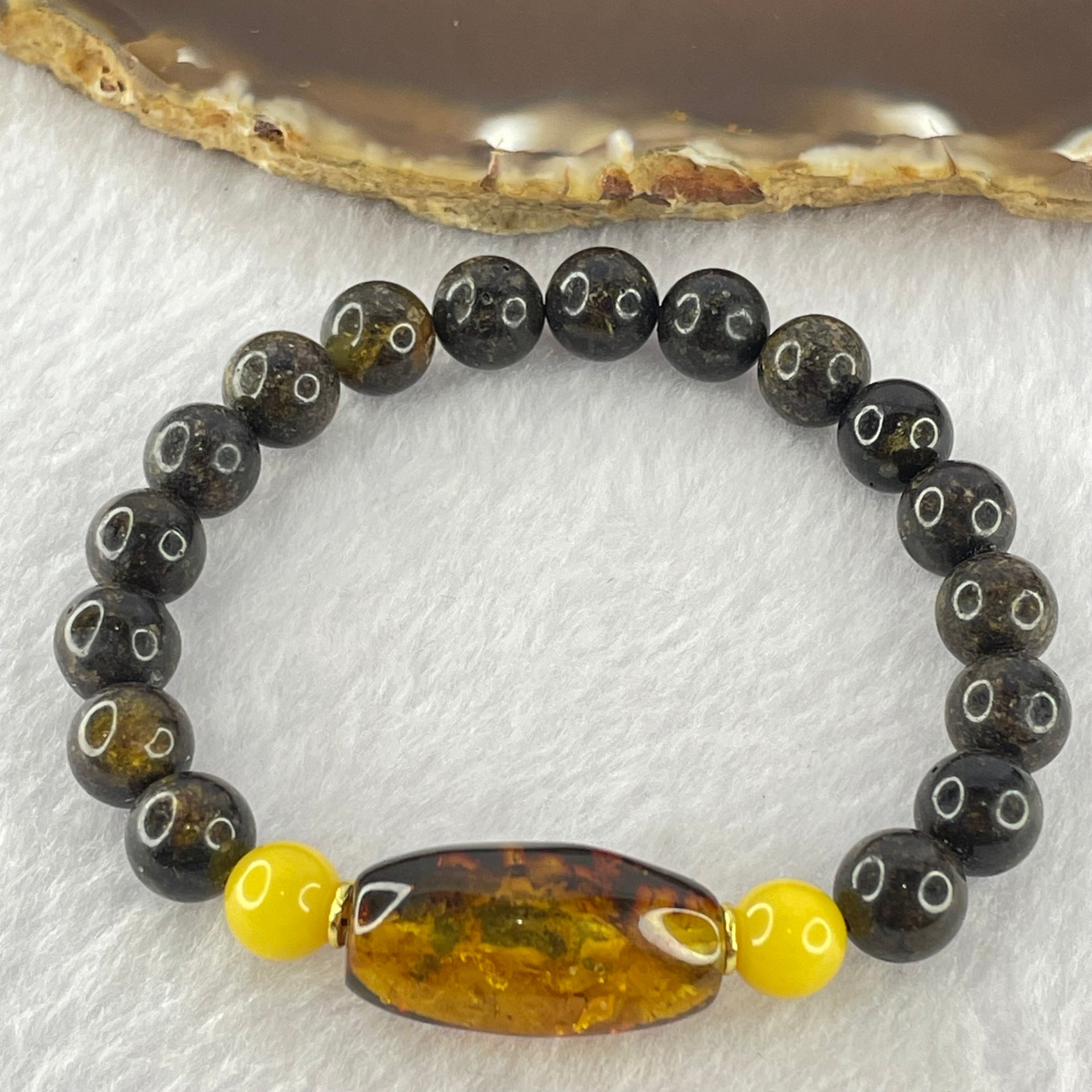 Natural Seaweed, Medicine  and Butterscotch Amber Beads Bracelet 天然海藻珀+药王珀手链l 8.68g 16cm 24.9 by 12.0mm 1 Beads 8.8mm 19 Beads - Huangs Jadeite and Jewelry Pte Ltd