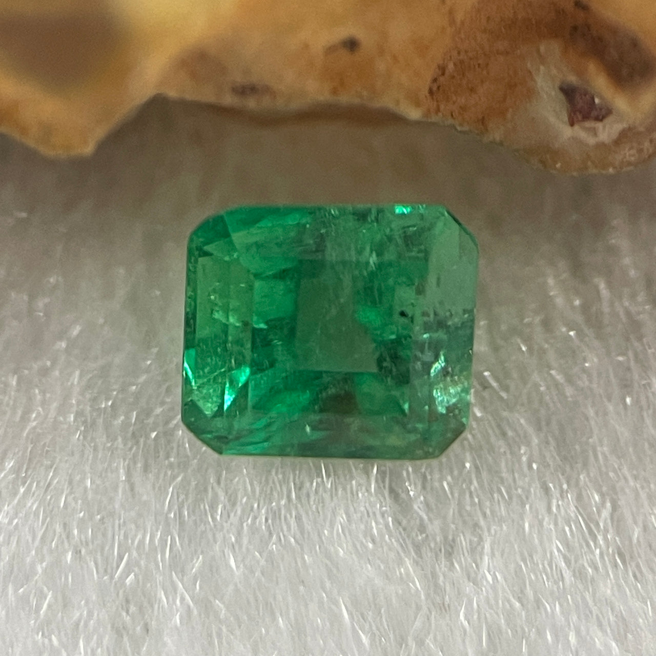 Natural Colombia Green Emerald (Beryl) Cut-Cornered Rectangular step cut 0.83ct 5.4 by 4.9 by 4.3mm - Huangs Jadeite and Jewelry Pte Ltd