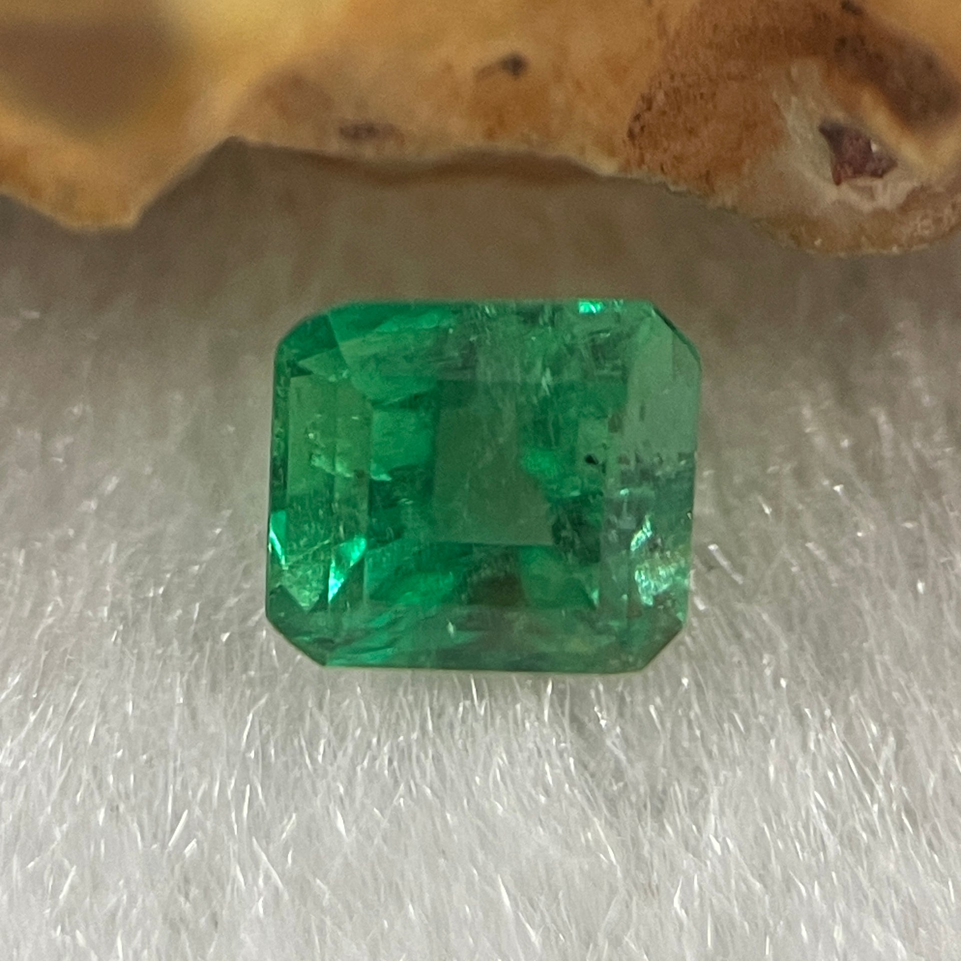 Natural Colombia Green Emerald (Beryl) Cut-Cornered Rectangular step cut 0.83ct 5.4 by 4.9 by 4.3mm - Huangs Jadeite and Jewelry Pte Ltd