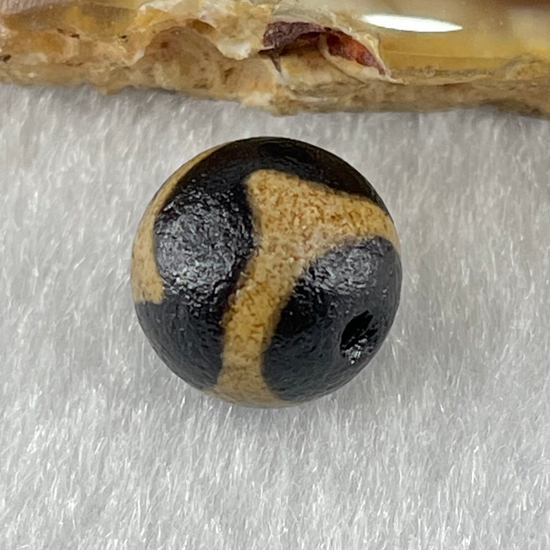 Natural Powerful Tibetan Old Oily Agate Tiger Tooth Daluo Dzi Bead Heavenly Master (Tian Zhu) 虎呀天诛 1.45g 9.9 by 10.3mm - Huangs Jadeite and Jewelry Pte Ltd