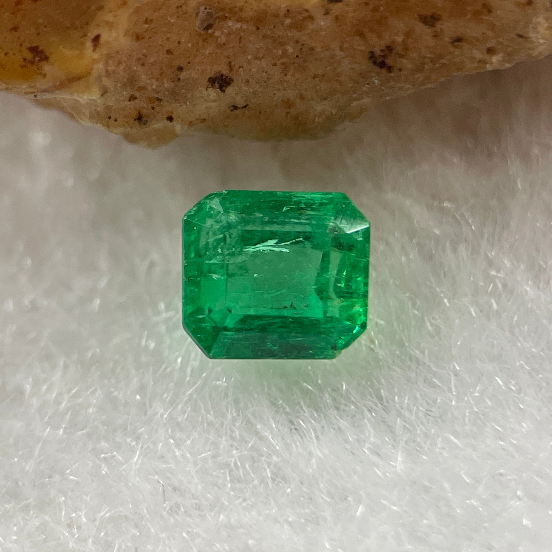 Natural Colombia Green Emerald (Beryl) Cut-Cornered Rectangular step cut 0.53ct 4.6 by 4.2 by 3.4mm - Huangs Jadeite and Jewelry Pte Ltd