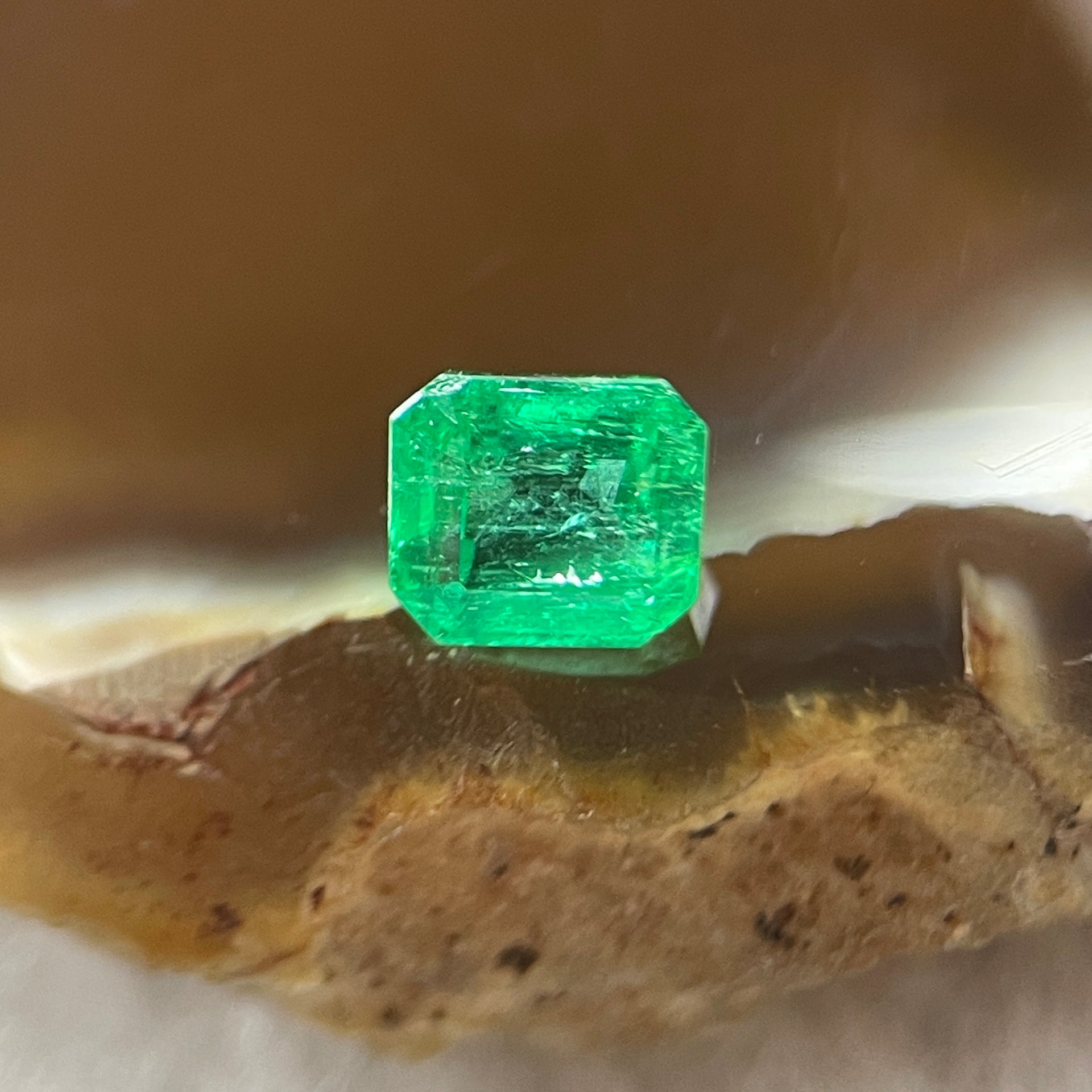 Natural Colombia Green Emerald (Beryl) Cut-Cornered Rectangular step cut 0.53ct 4.6 by 4.2 by 3.4mm - Huangs Jadeite and Jewelry Pte Ltd