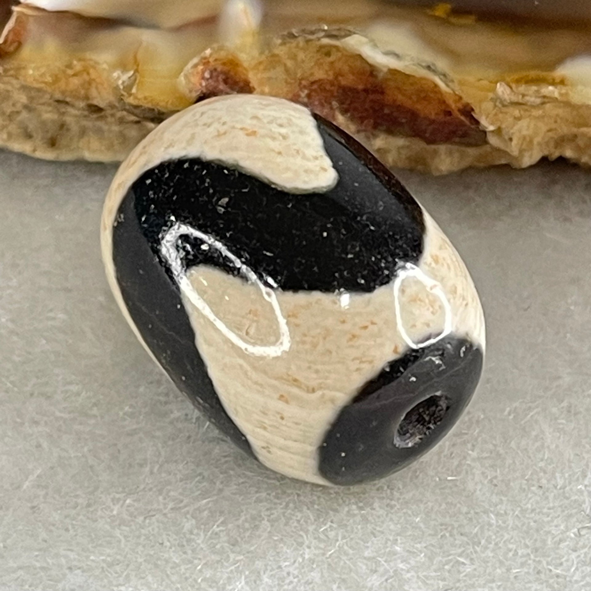 Natural Powerful Tibetan Old Oily Agate Tiger Tooth Daluo Dzi Bead Heavenly Master (Tian Zhu) 虎呀天诛 4.73g 17.7 by 13.2mm - Huangs Jadeite and Jewelry Pte Ltd