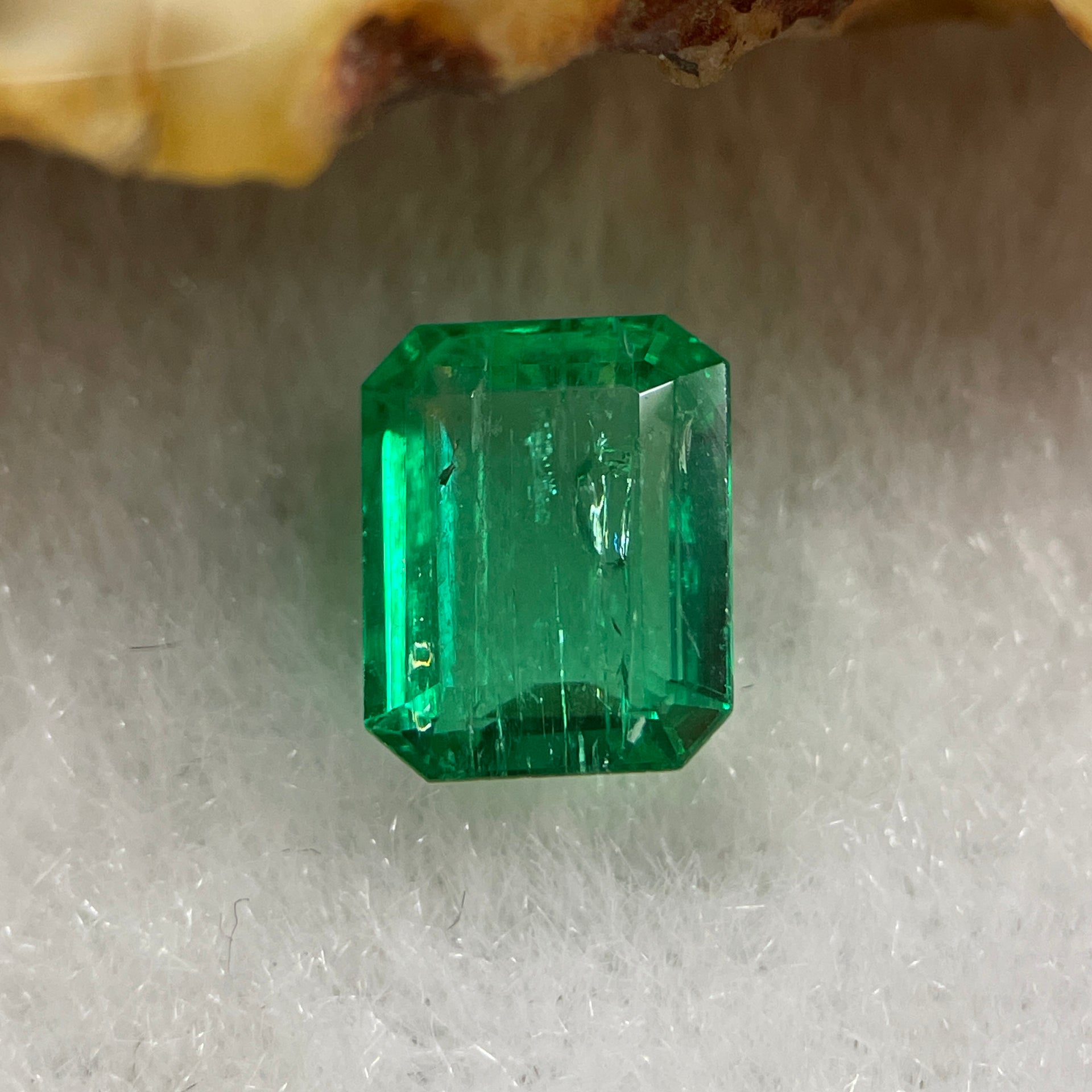 Natural Colombia Green Emerald (Beryl) Cut-Cornered Rectangular step cut 1.23ct 7.4 by 5.9 by 3.3mm - Huangs Jadeite and Jewelry Pte Ltd