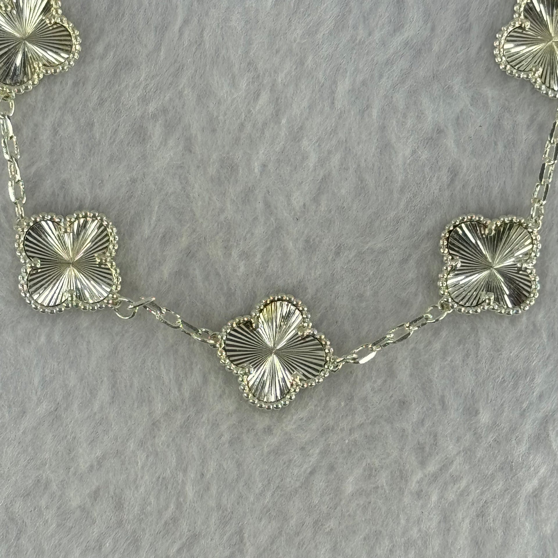 S9999 Sliver Clover Bracelet 13.37g 13.1 by 3.0mm 5pcs - Huangs Jadeite and Jewelry Pte Ltd