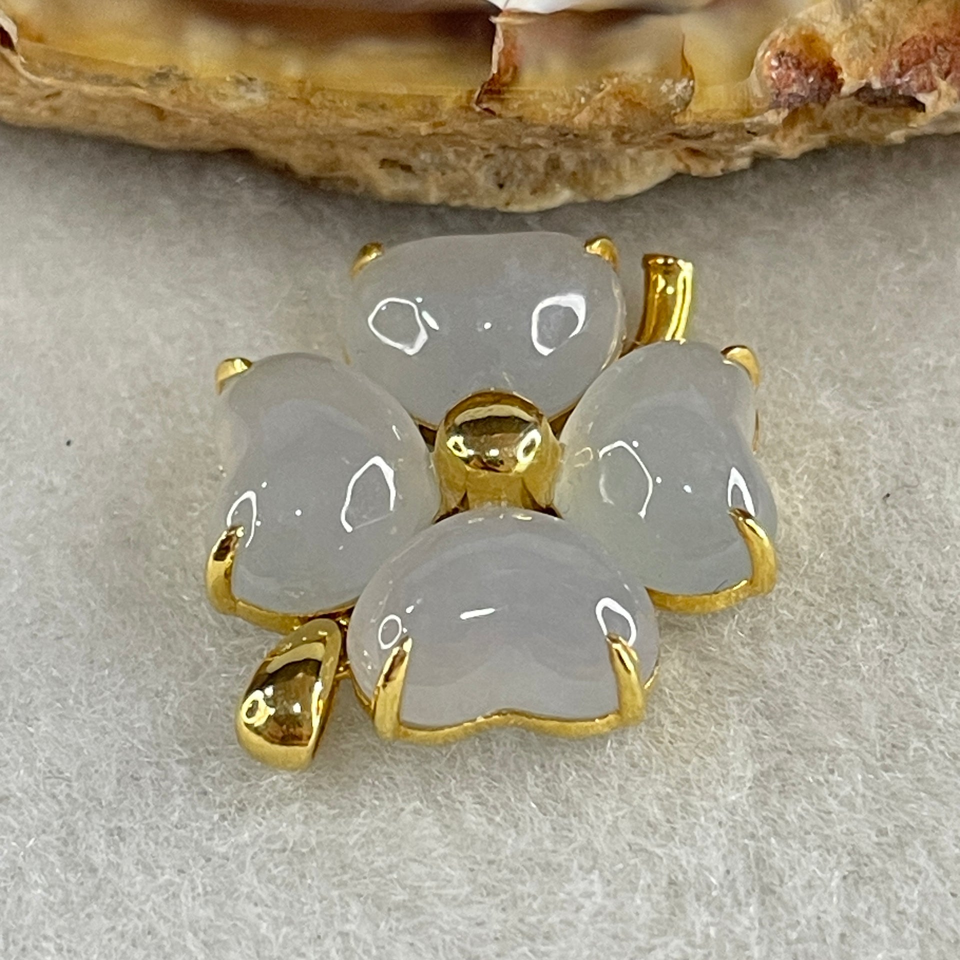 Type A Semi Icy Faint Lavender Jadeite 4 Leafs Clover in 18K Yellow Gold Pendant 3.51g 9.2 by 6.5 by 4.6mm 4Pcs - Huangs Jadeite and Jewelry Pte Ltd