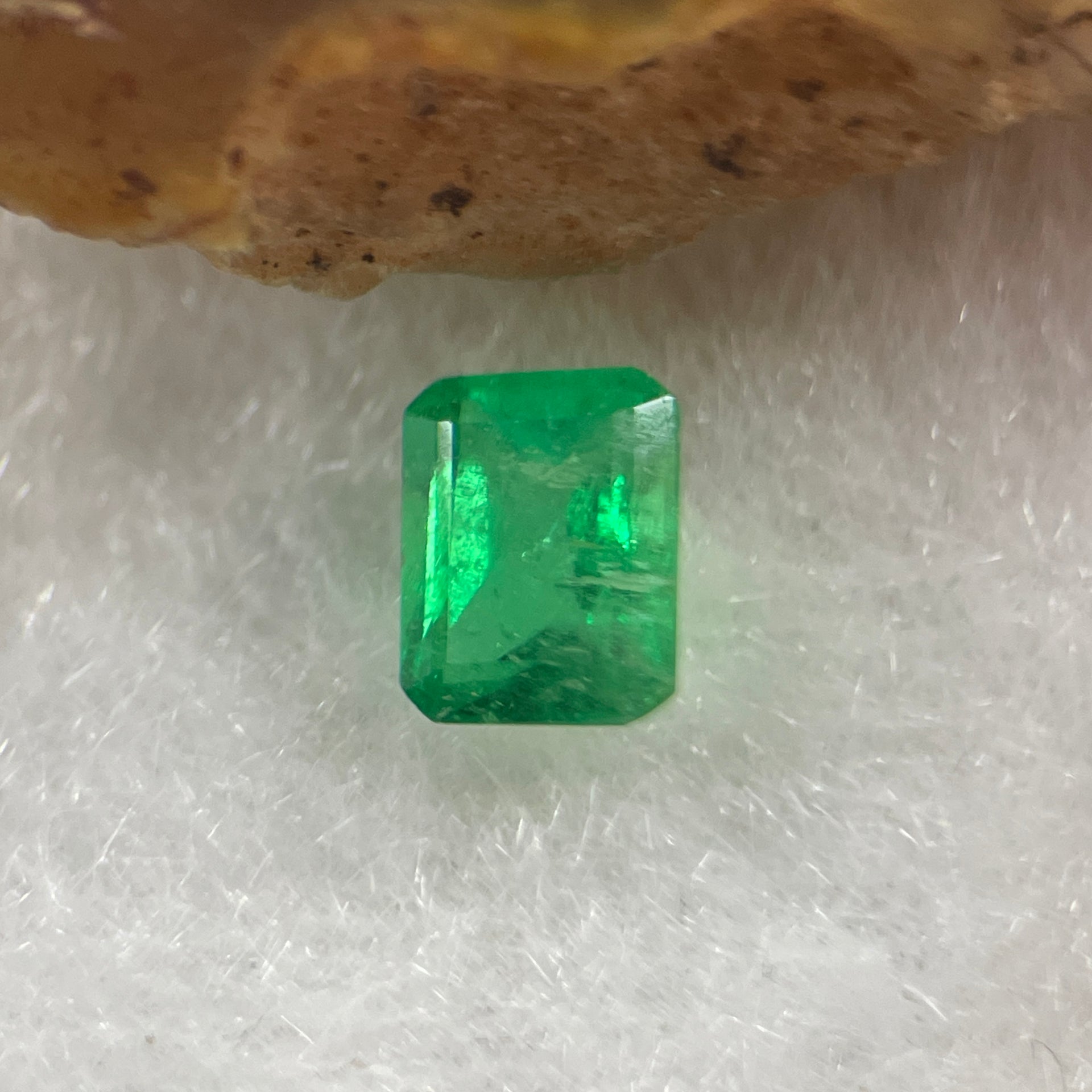 Natural Colombia Green Emerald (Beryl) Cut-Cornered Rectangular step cut 0.50ct 5.5 by 4.2 by 3.1mm - Huangs Jadeite and Jewelry Pte Ltd