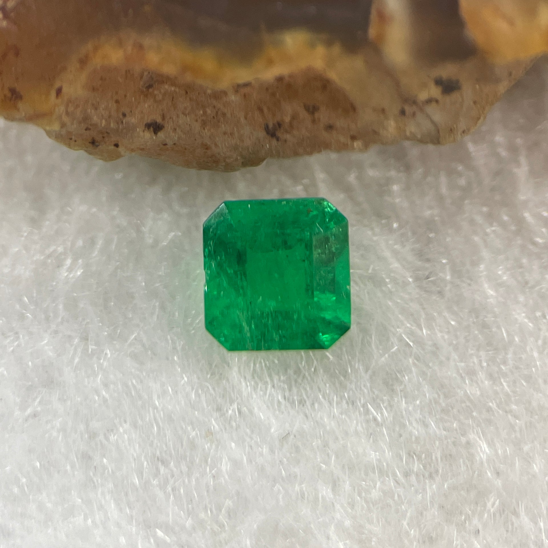 Natural Colombia Green Emerald (Beryl) Cut-Cornered Rectangular step cut 0.59ct 5.3 by 5.1 by 3.2mm - Huangs Jadeite and Jewelry Pte Ltd
