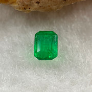 Natural Colombia Vivid Green Emerald (Beryl) Cut-Cornered Rectangular Step cut 0.41ct 4.8 by 3.7 by 3.0mm - Huangs Jadeite and Jewelry Pte Ltd