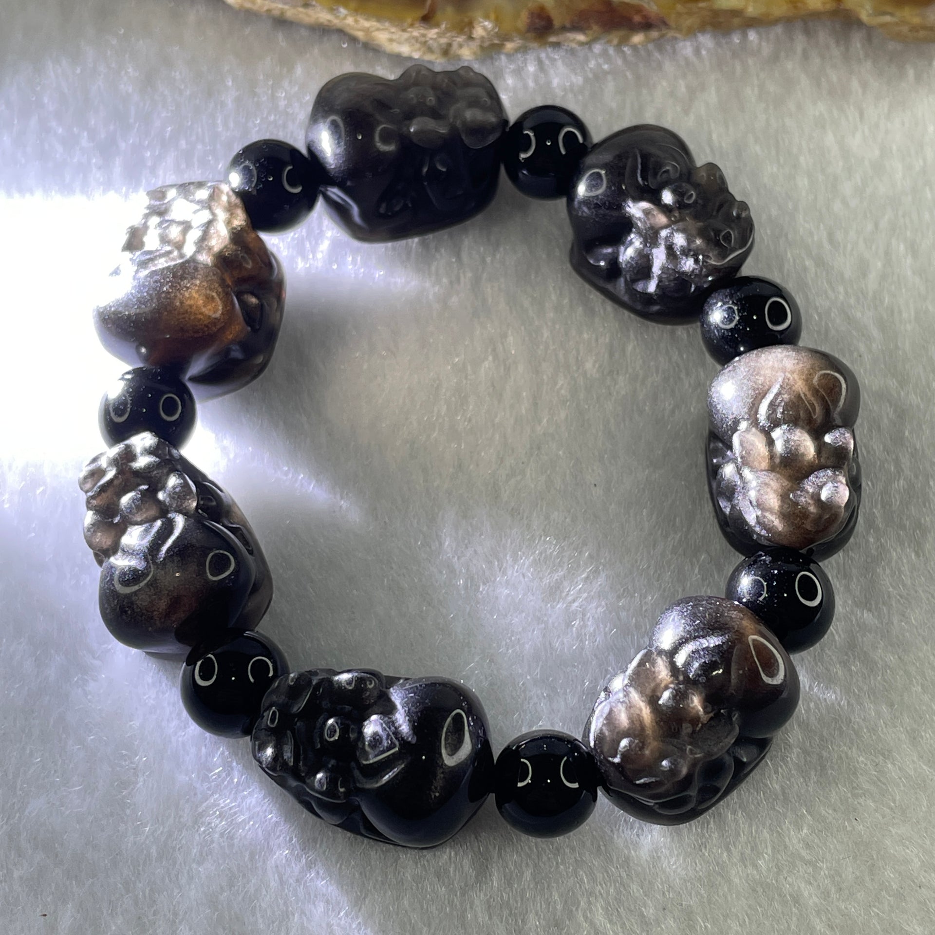 Medium Obsidian Pixiu 17.3 by 12.2 by 12.2mm 8pcs and 8 Beads 8.4mm Bracelet 34.11g 16cm - Huangs Jadeite and Jewelry Pte Ltd
