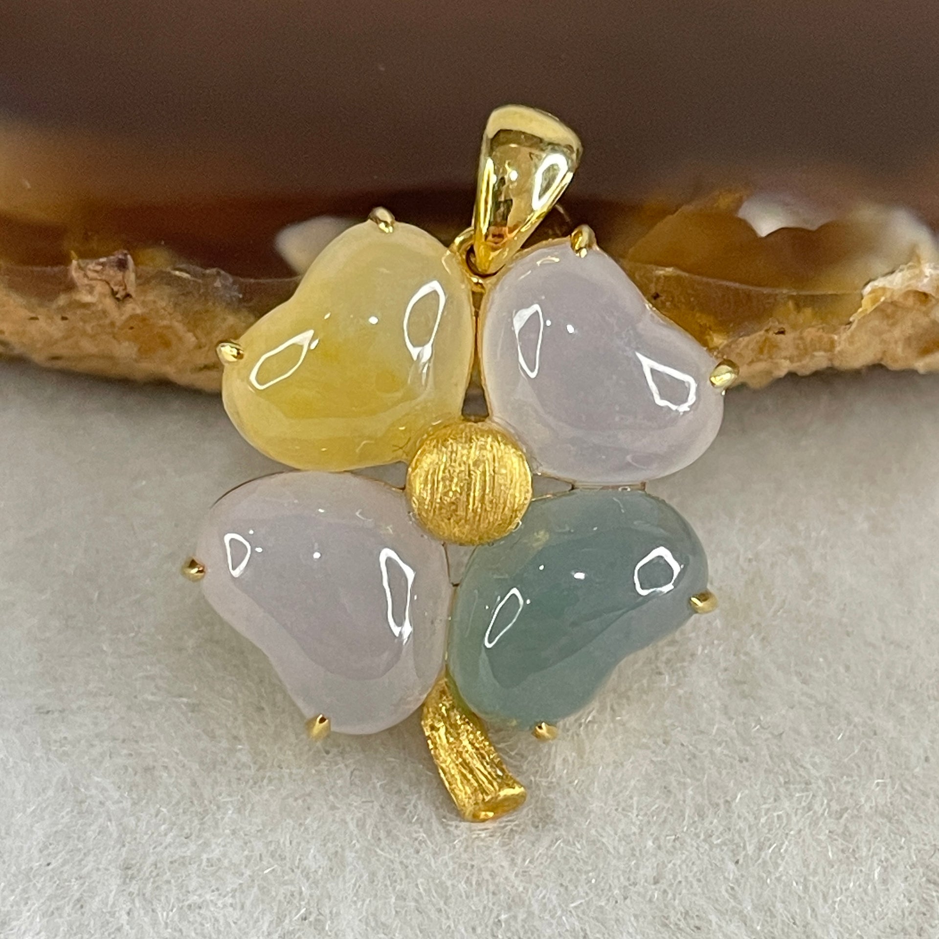 Type A Semi Icy Faint Lavender and Blueish Green and Yellow Jadeite 4 Leafs Clover in 18K Yellow Gold Pendant4.57g 9.4 by 6.0 by 4.9mm 4Pcs - Huangs Jadeite and Jewelry Pte Ltd
