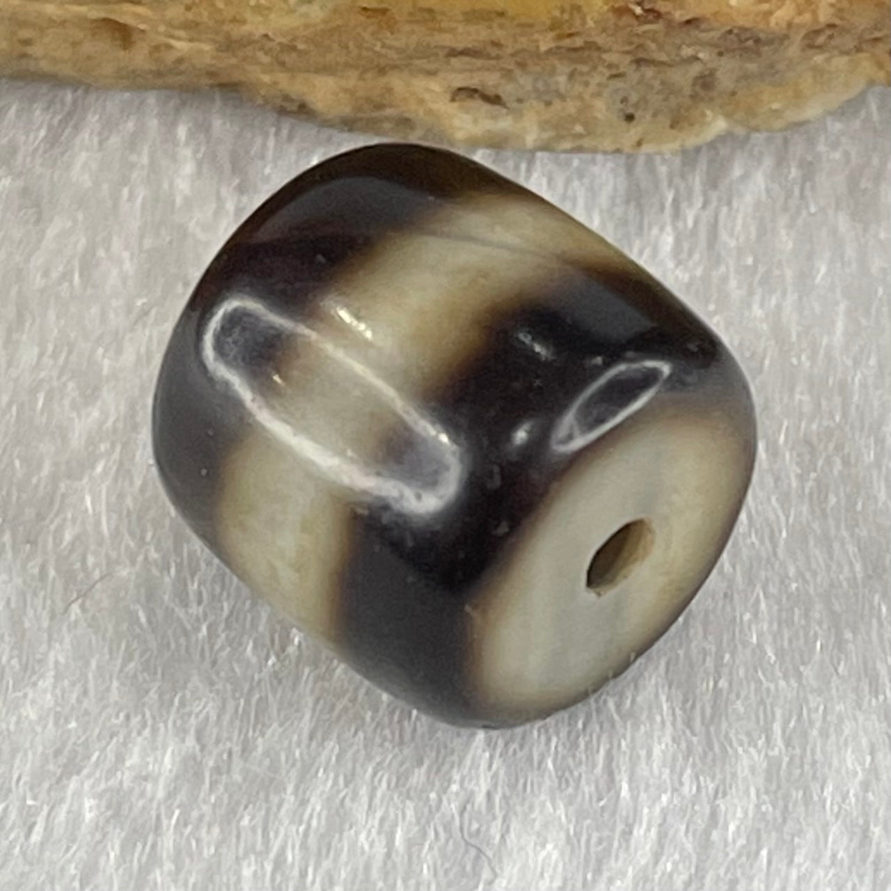 Natural Powerful Tibetan Old Oily Agate 1 Lines Dzi Bead Heavenly Master (Tian Zhu) 2.13g 10.4 by 10.7mm - Huangs Jadeite and Jewelry Pte Ltd
