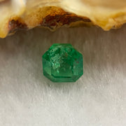 Natural Colombia Green Emerald (Beryl) Cut-Cornered Rectangular step cut 1.03ct 5.7 by 5.6 by 4.7mm - Huangs Jadeite and Jewelry Pte Ltd