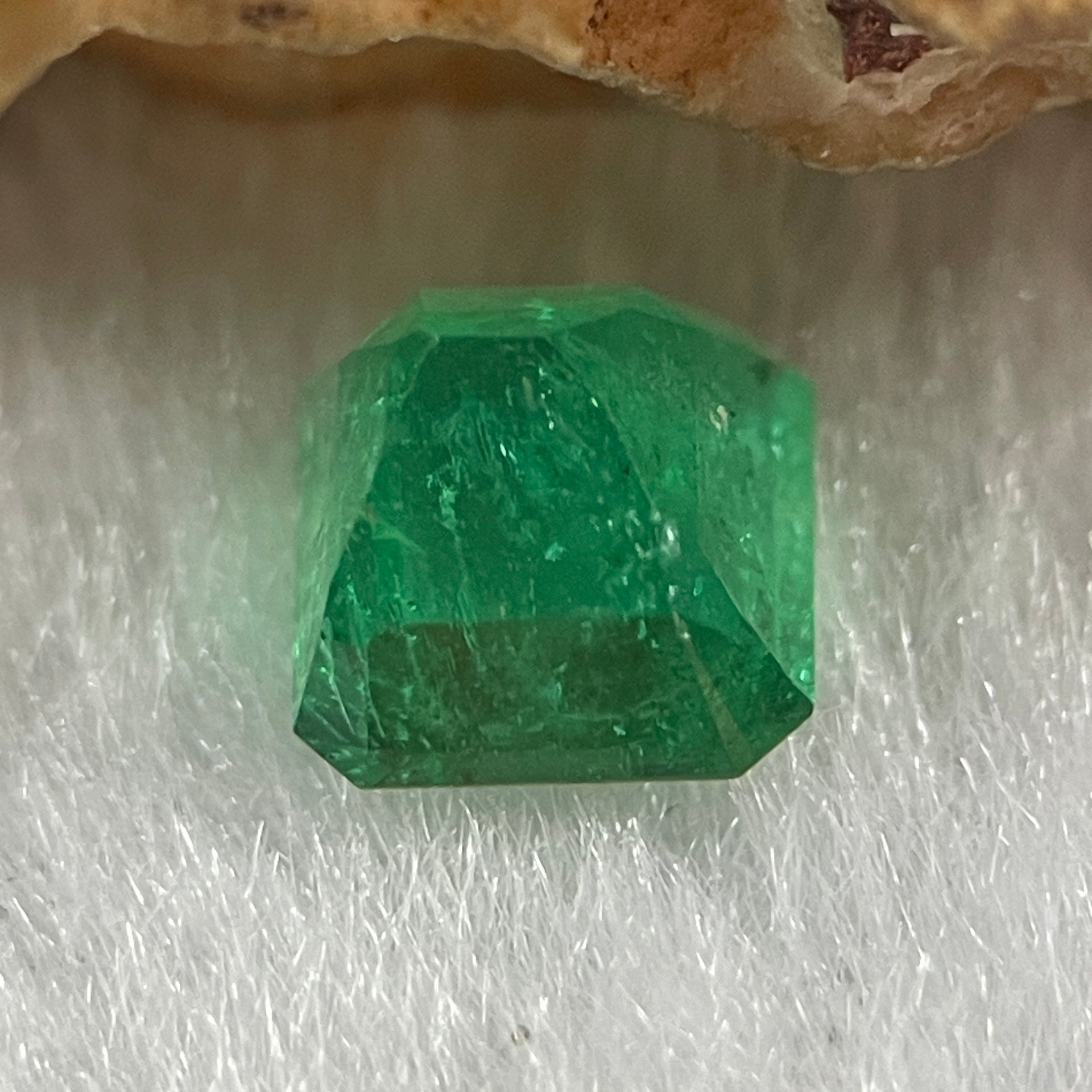 Natural Colombia Green Emerald (Beryl) Cut-Cornered Rectangular step cut 0.85ct 5.4 by 5.3 by 4.0mm - Huangs Jadeite and Jewelry Pte Ltd