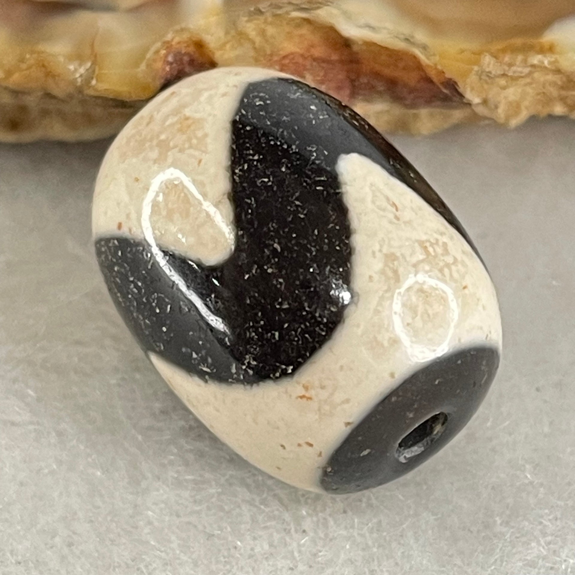 Natural Powerful Tibetan Old Oily Agate Tiger Tooth Daluo Dzi Bead Heavenly Master (Tian Zhu) 虎呀天诛 4.77g 17.7 by 13.3mm - Huangs Jadeite and Jewelry Pte Ltd