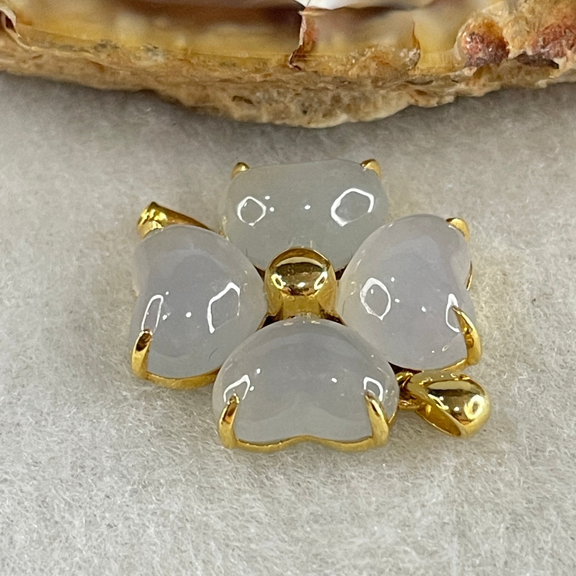 Type A Semi Icy Faint Lavender Jadeite 4 Leafs Clover in 18K Yellow Gold Pendant 3.51g 9.2 by 6.5 by 4.6mm 4Pcs - Huangs Jadeite and Jewelry Pte Ltd