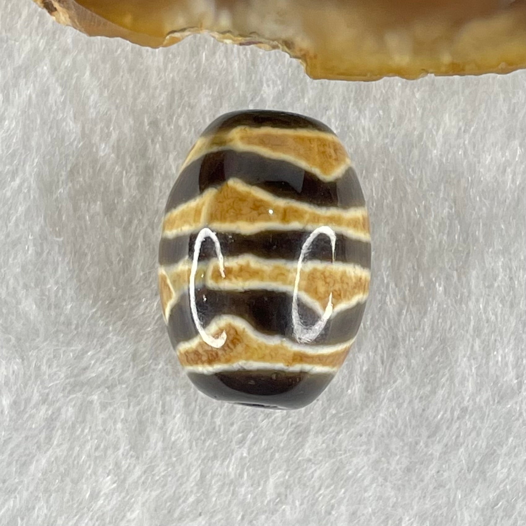 Natural Powerful Tibetan Old Oily Agate Double Tiger Tooth Daluo Dzi Bead Heavenly Master (Tian Zhu) 双虎呀天诛 5.38g 19.2 by 14.1mm - Huangs Jadeite and Jewelry Pte Ltd