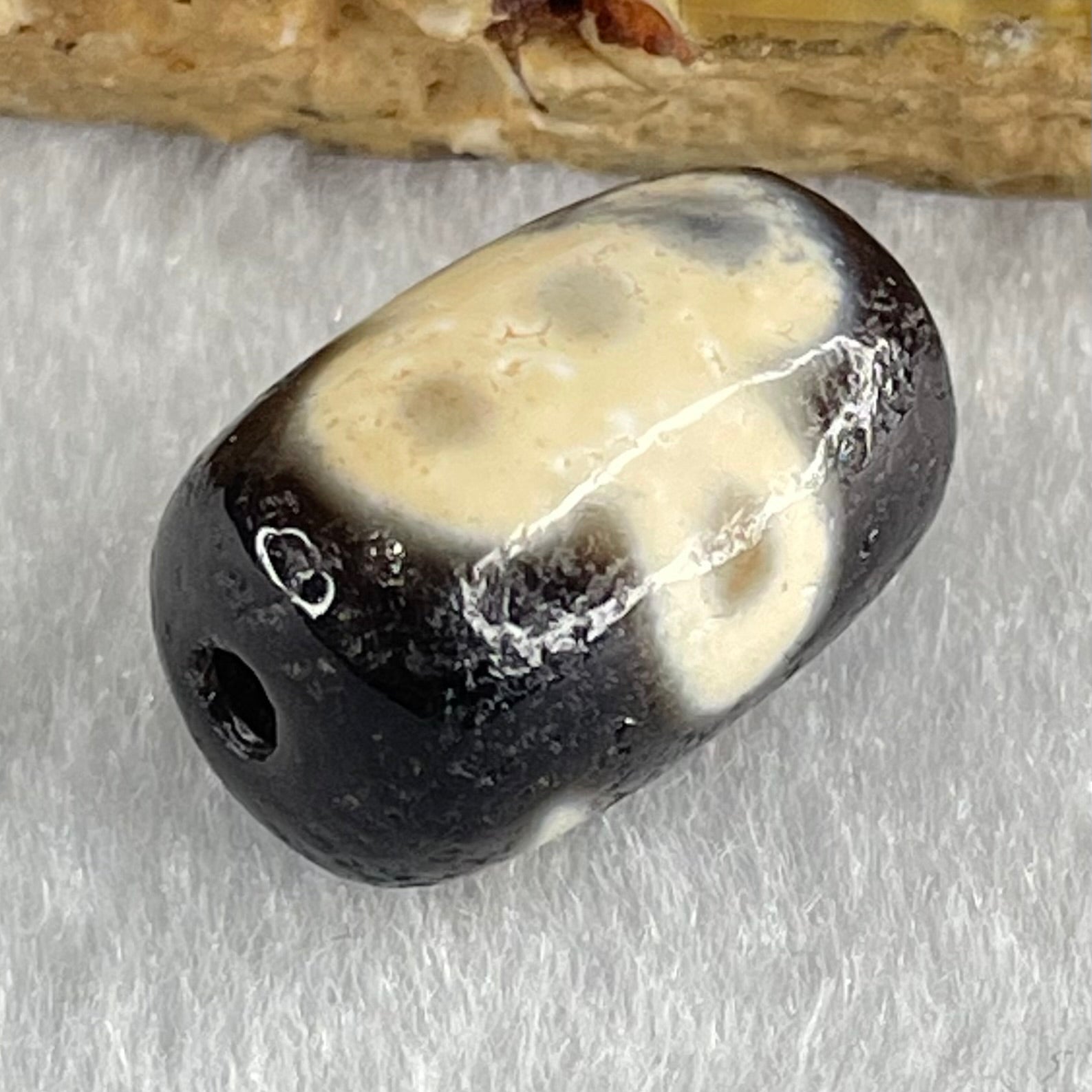 Natural Powerful Tibetan Old Oily Agate 5 Eyes Lightning Dzi Bead Heavenly Master (Tian Zhu) 五眼闪电天珠 4.62g 19.0 by 12.3mm - Huangs Jadeite and Jewelry Pte Ltd