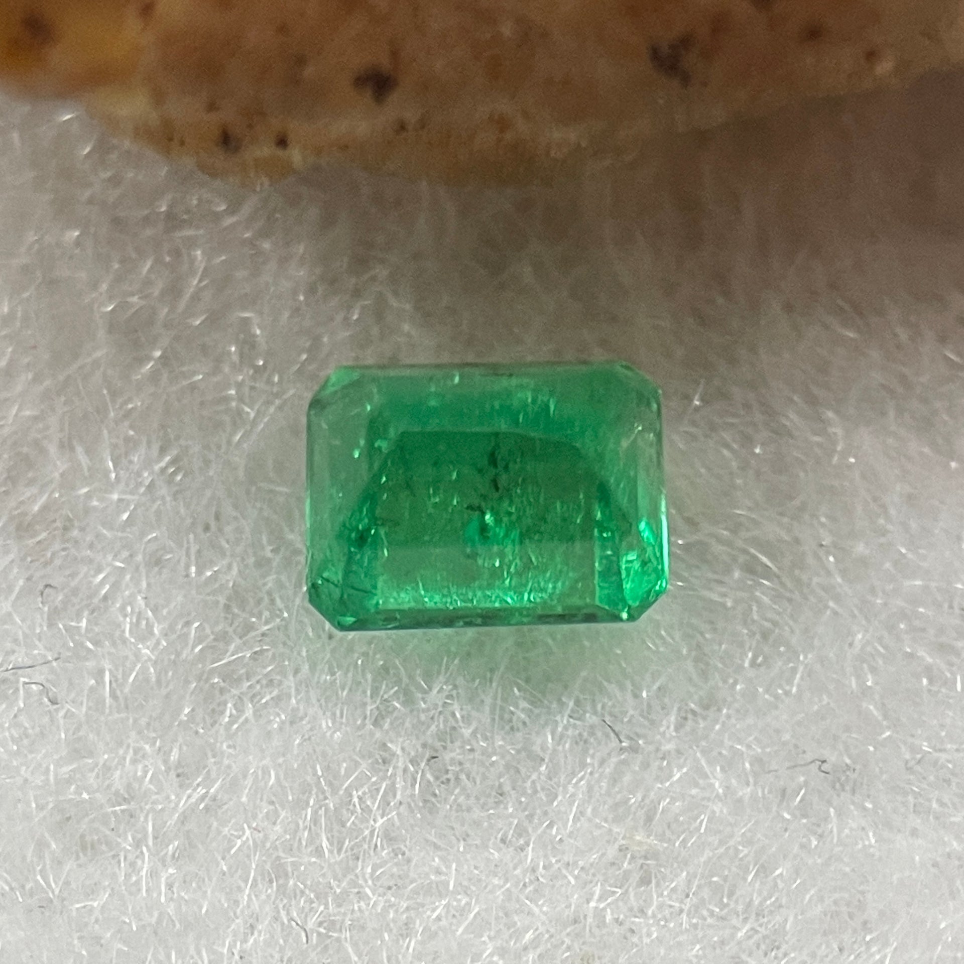 Natural Colombia Vivid Green Emerald (Beryl) Cut-Cornered Rectangular Step cut 0.47ct 4.8 by 3.9 by 3.2mm - Huangs Jadeite and Jewelry Pte Ltd
